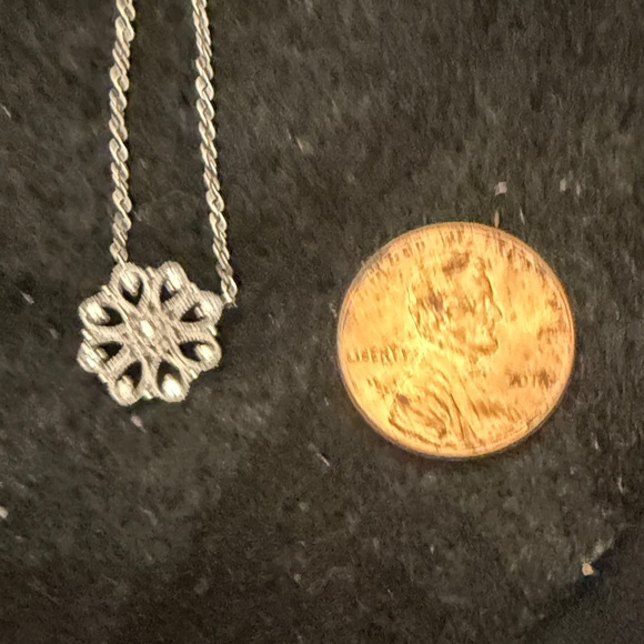 Elegant Silver Pendant Necklace - Picture 7 of 11